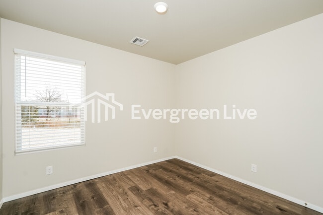 Building Photo - 23035 S King Rdg Dr