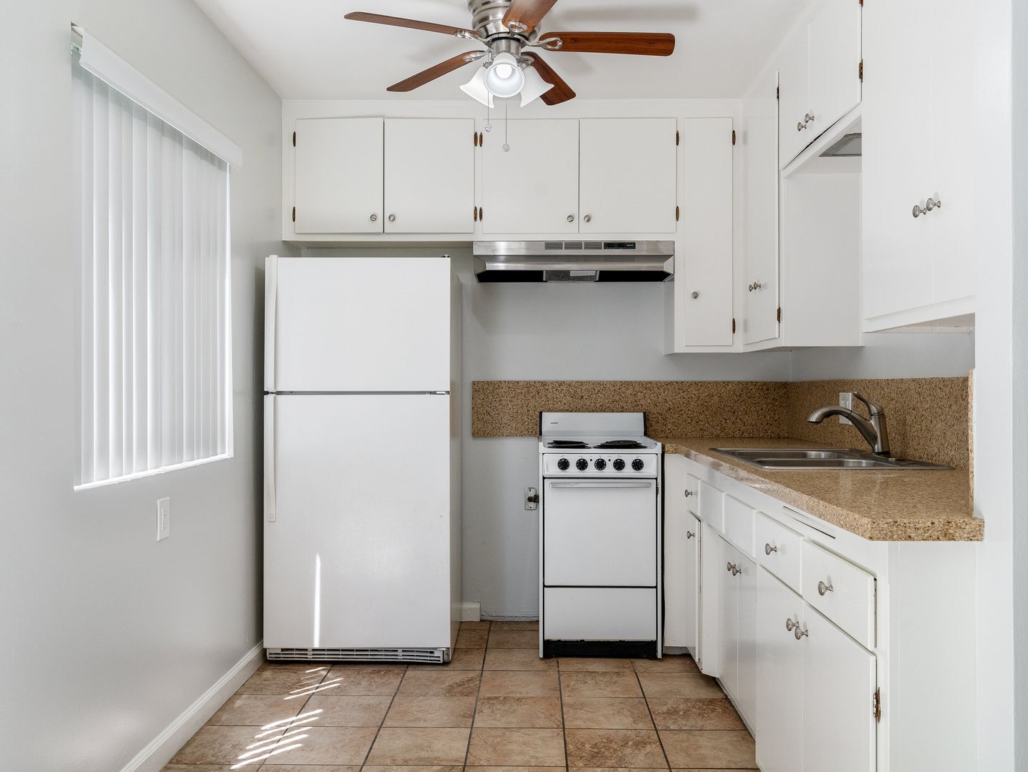 Building Photo - 425 Gaviota Ave