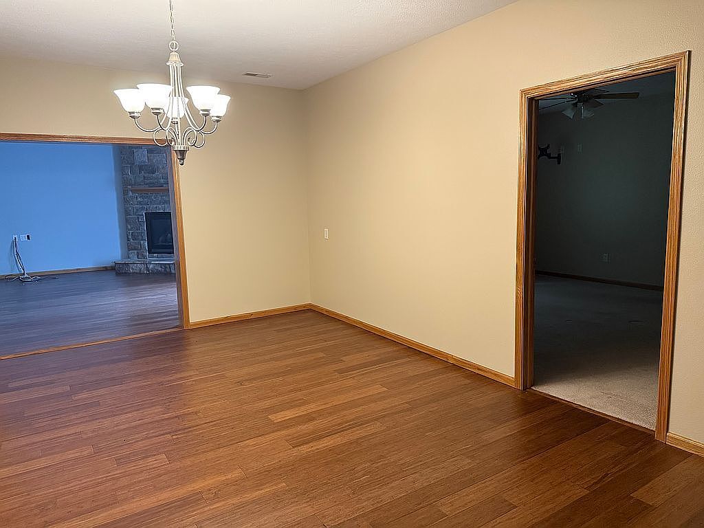 Building Photo - 15024 Peach Ave