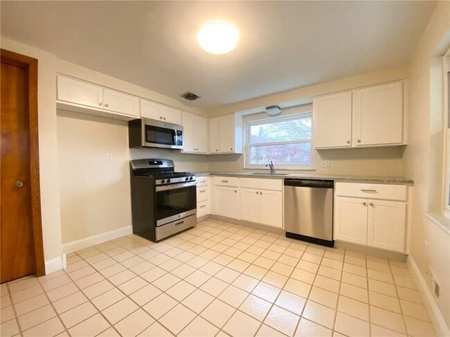 Building Photo - 151 Thorne Rd