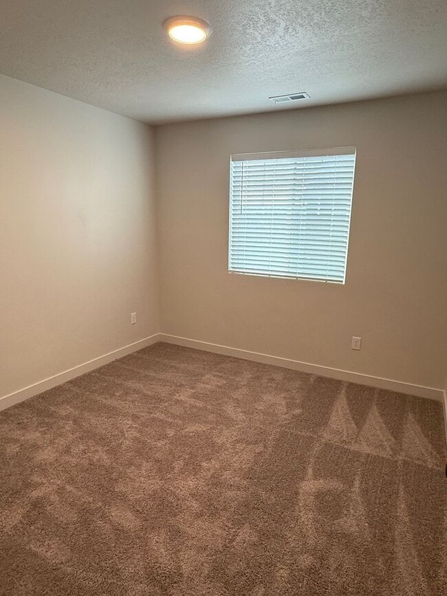 Building Photo - Beautiful townhome, construction just completed, 2 car garage, central air