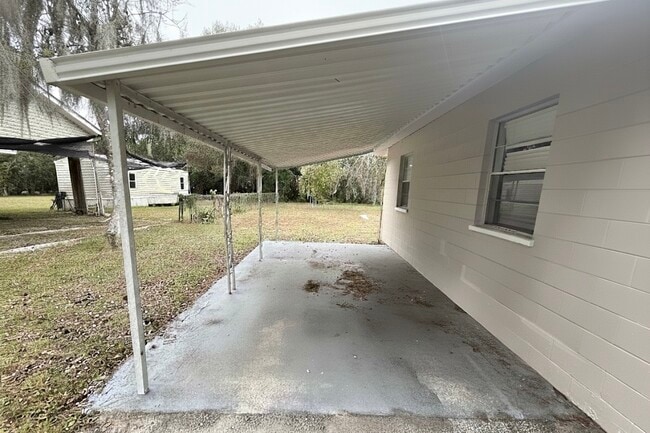 Building Photo - 811 S Lone Oak Dr