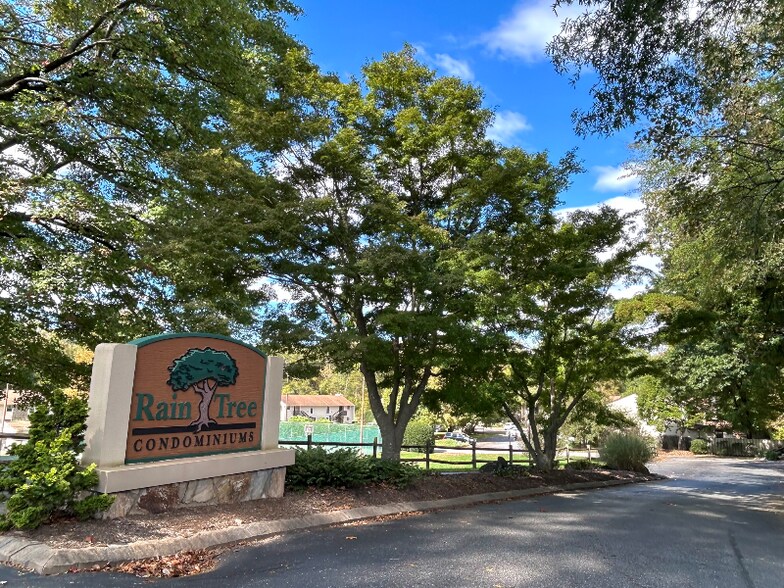 Building Photo - 174 Turnwood Ln