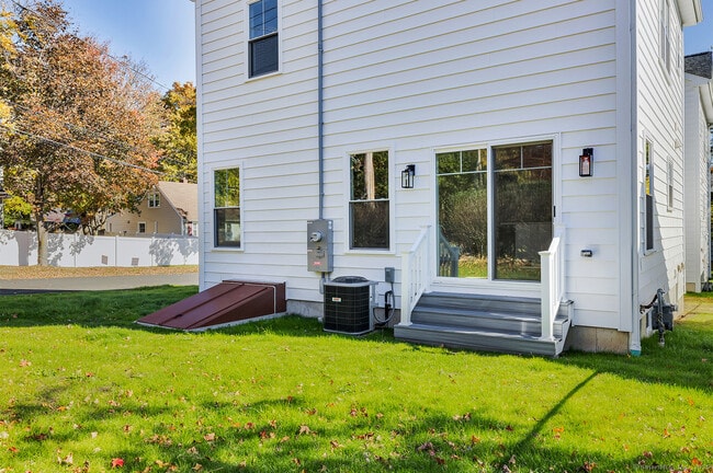 Building Photo - 197 Vesper St