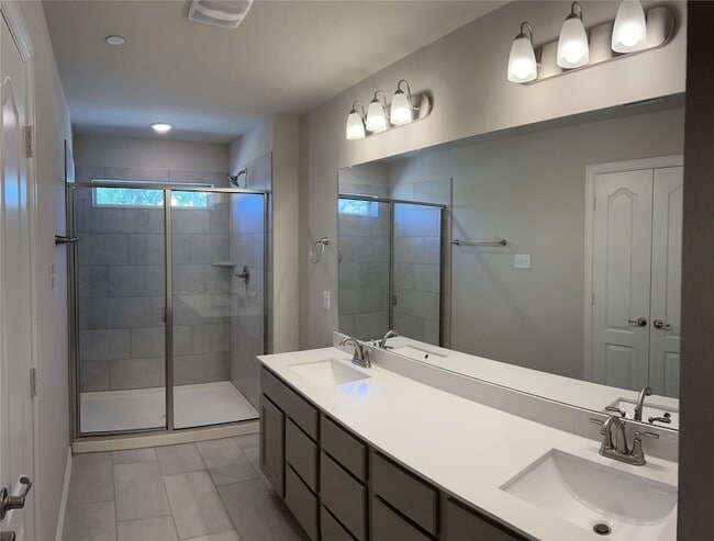 Building Photo - 2400 Greystone Dr
