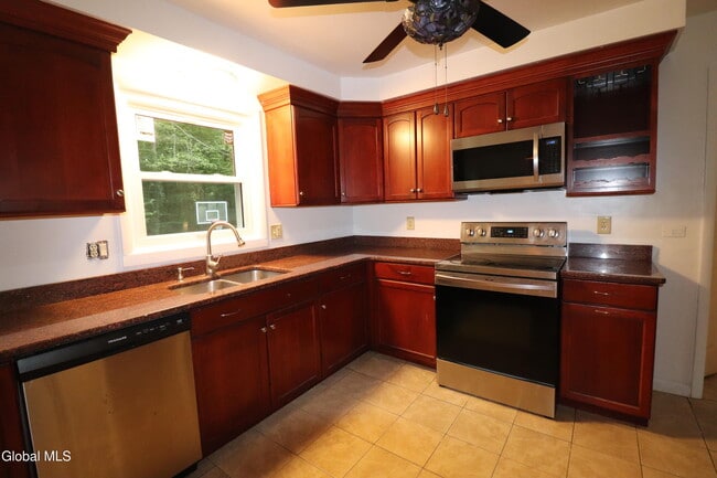 Building Photo - 8 Sweet Brier Dr