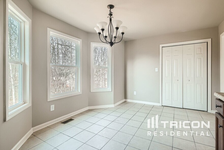Building Photo - 22 Thorn Thicket Way