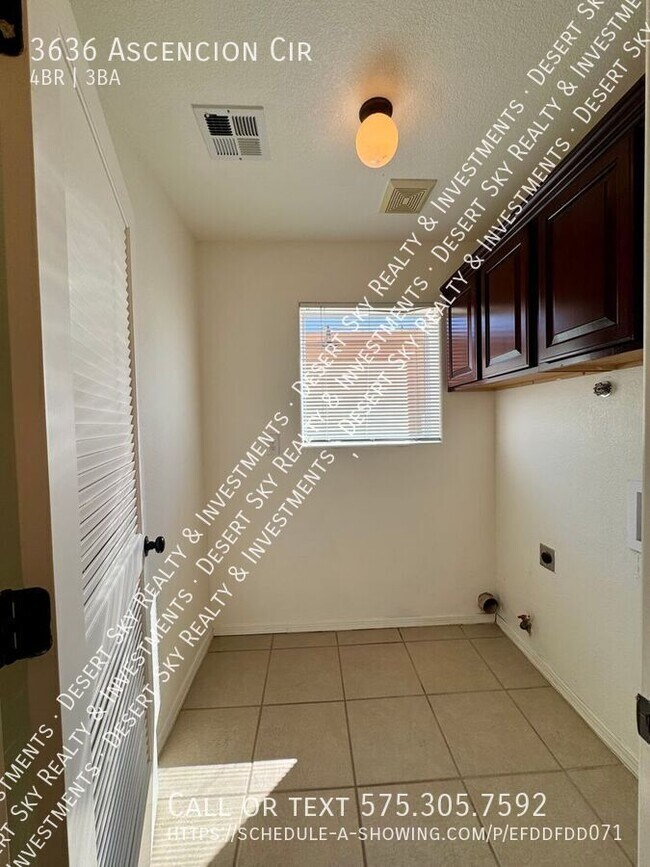 Building Photo - 3636 Ascencion Cir