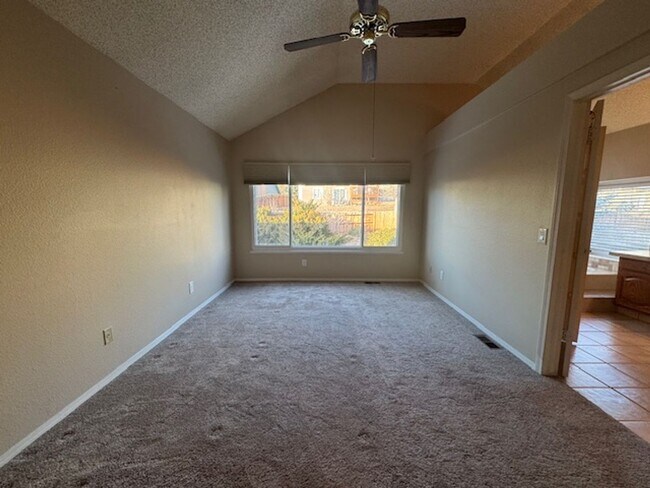 Building Photo - ELEGANT 5BD in WOODLAND HILLS/D20 - Security Deposit Waiver Available