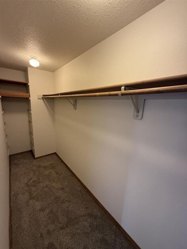 Building Photo - 17565 NW Woodmere Ct