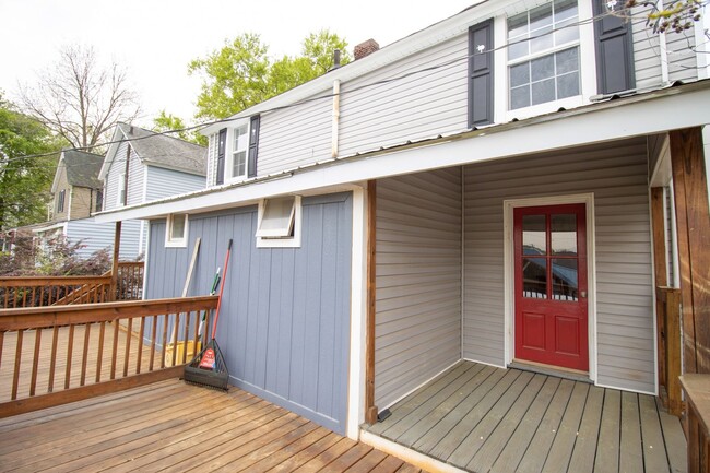 Building Photo - 2 Bedroom, 1.5 Bath in West Columbia, Step...