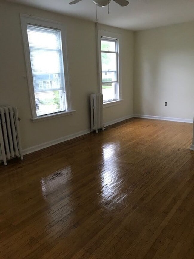 Building Photo - 142 Walnut St