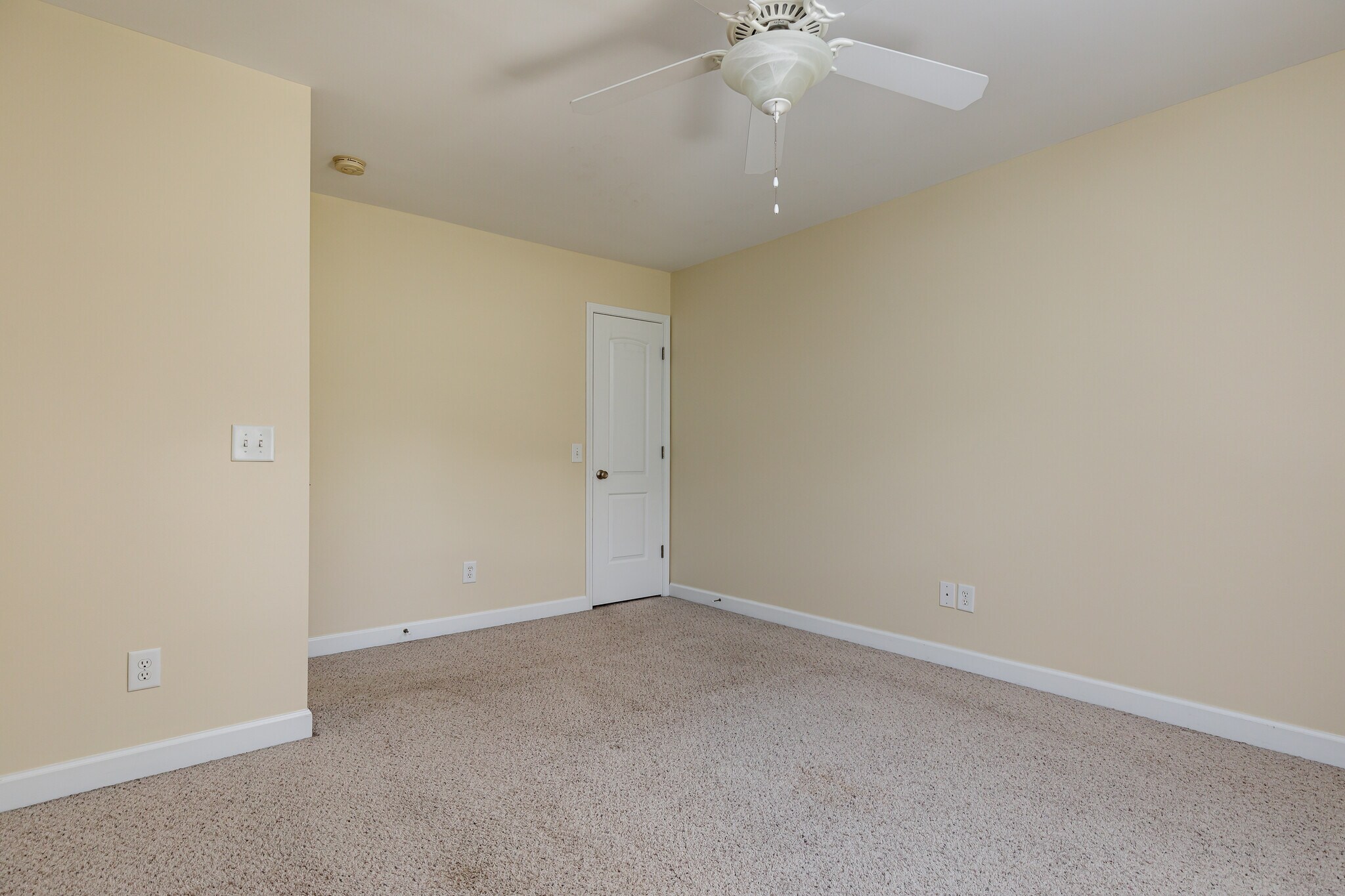 Building Photo - 202 Clover Court