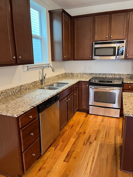 Building Photo - 1207 Appling Dr