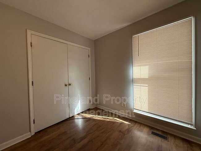 Building Photo - 6577 Green Meadow Ct