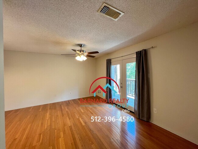 Building Photo - 402 N Fredericksburg St