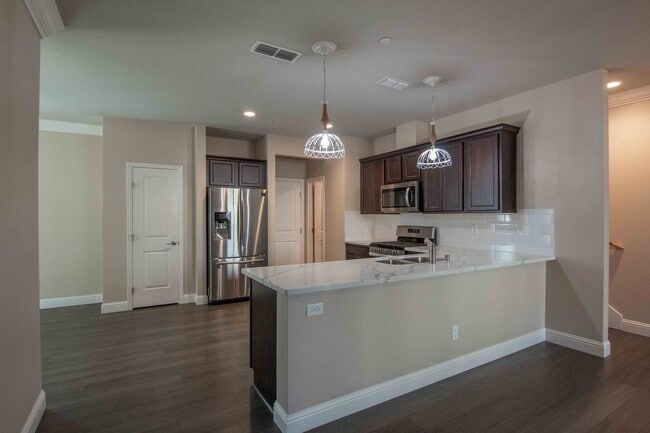 Building Photo - MOVE IN SPECIAL!!! $500 OFF FIRST MONTH'S ...