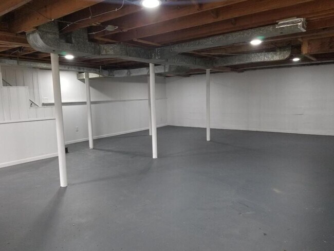 Building Photo - 4801 Oak Park Dr