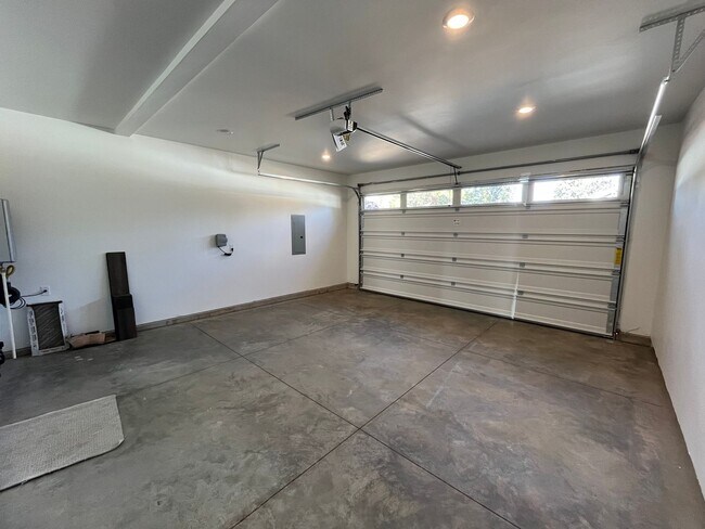 Building Photo - New Construction Townhome in Sisters