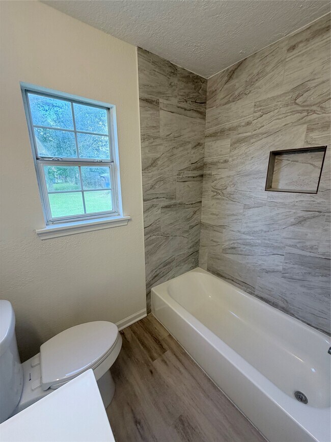 Building Photo - 8837 Oak Knoll Ln