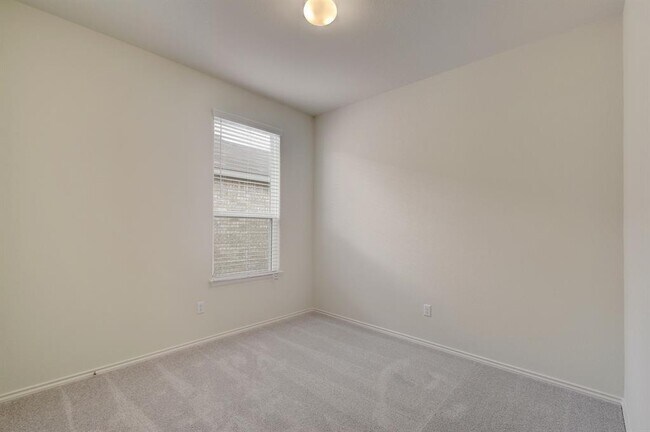 Building Photo - 320 Thornless Cir
