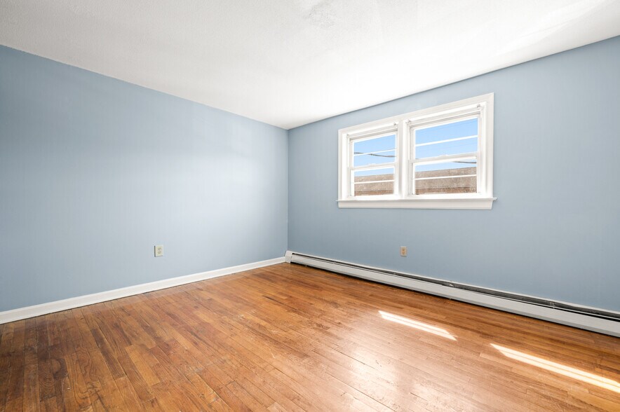 Building Photo - 338 Park Ave