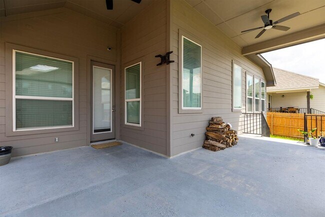 Building Photo - 6720 Verona Pl