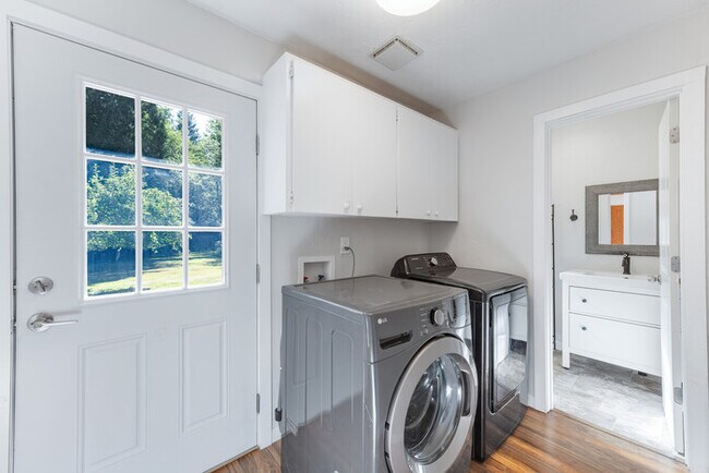 Building Photo - BEAUTIFUL UPDATED RAMBLER WITH LARGE GARGE