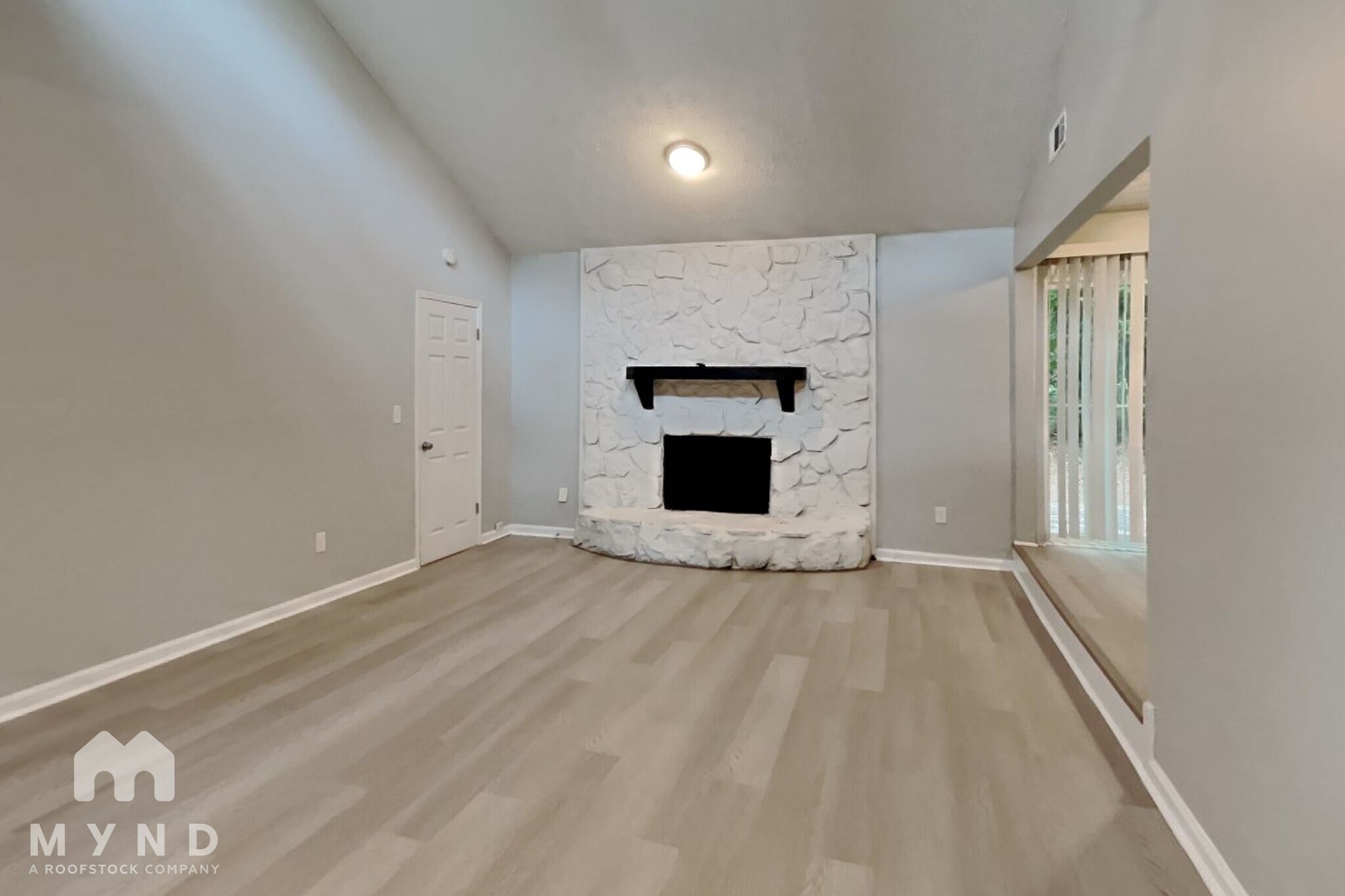 Building Photo - 3047 Brook Hollow Dr