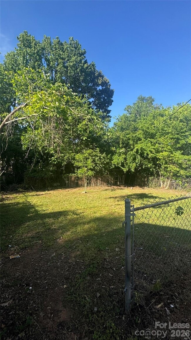 Building Photo - 2701 Abelwood Rd
