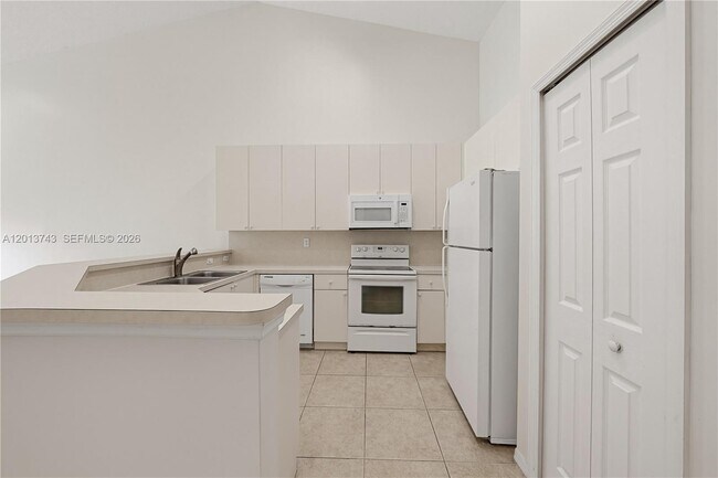 Building Photo - 3393 NE 11th Dr