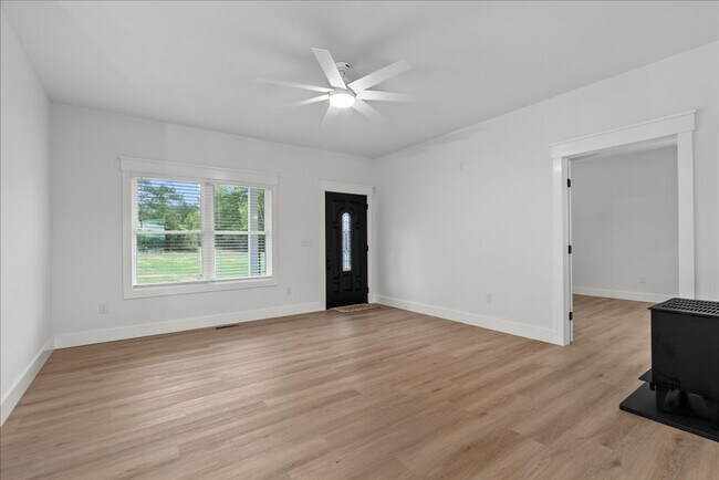 Building Photo - 246 Magnolia Dr