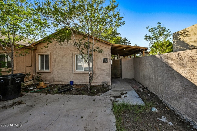 Building Photo - 526 S Mesa Dr