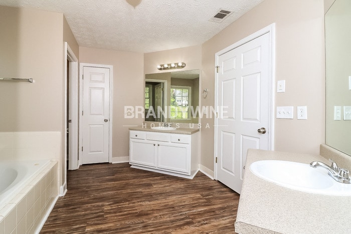 Building Photo - 204 Bonnie Sue Dr