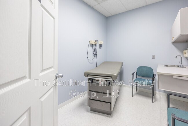 Building Photo - 305 Grady Rd