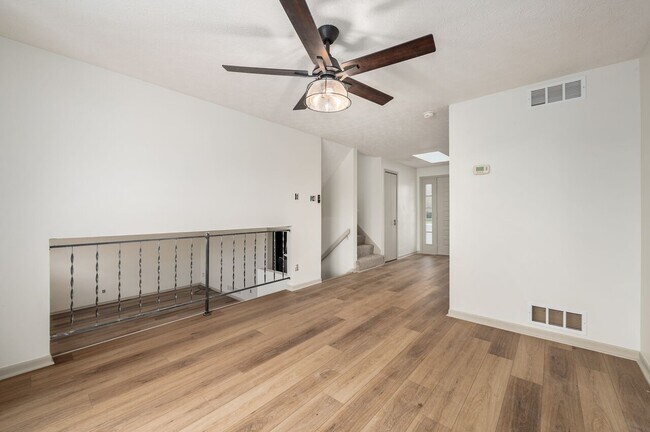 Building Photo - 7450 Richardson Rd