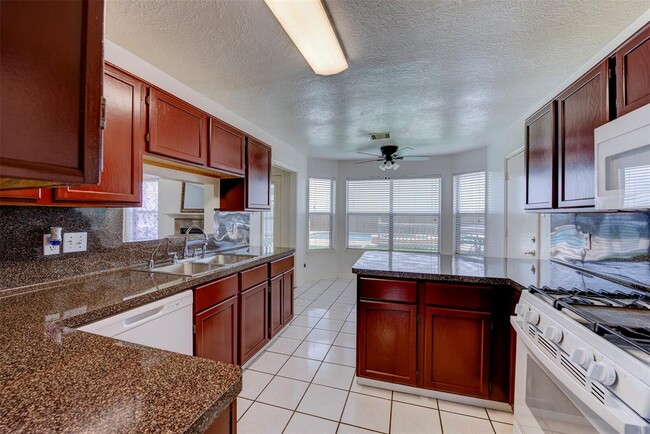 Building Photo - 4026 Almond Lake Dr