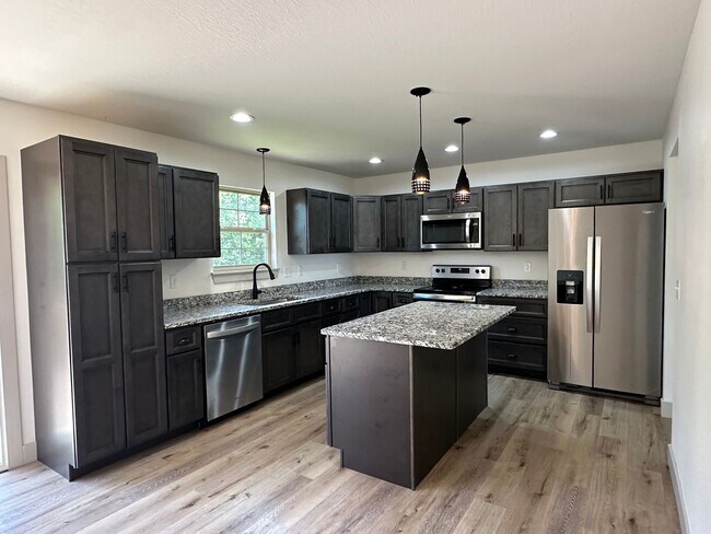 Building Photo - Now Accepting Applications – 4 BED 3 BATH | Summit Pass Subdivision | Waynesville School District