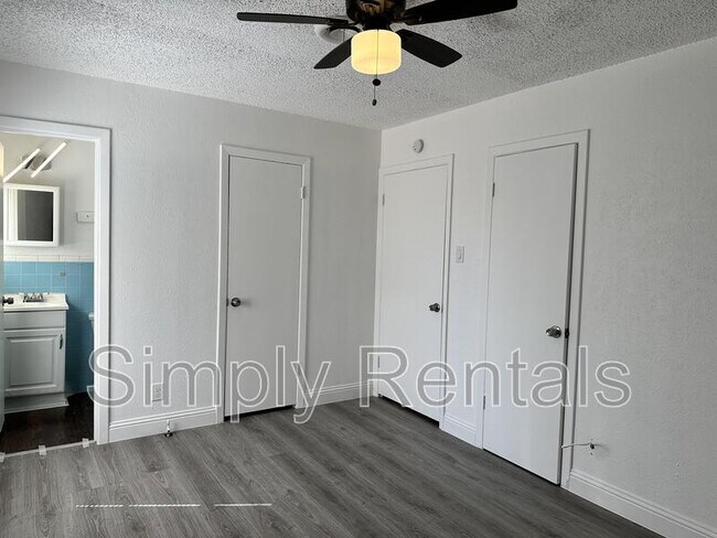 Building Photo - Poplar St 3211