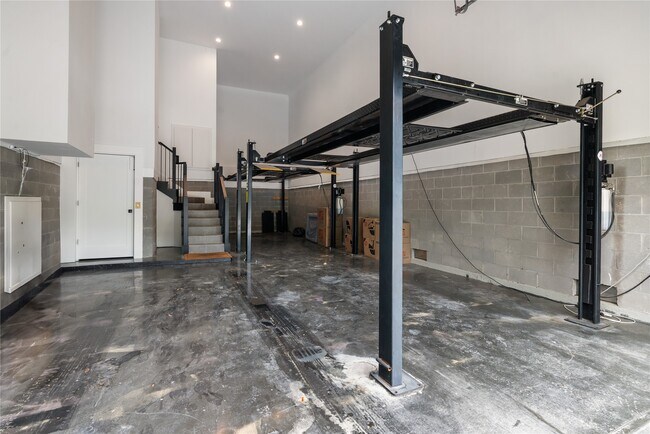 Building Photo - 1011 Wynnwood Ln