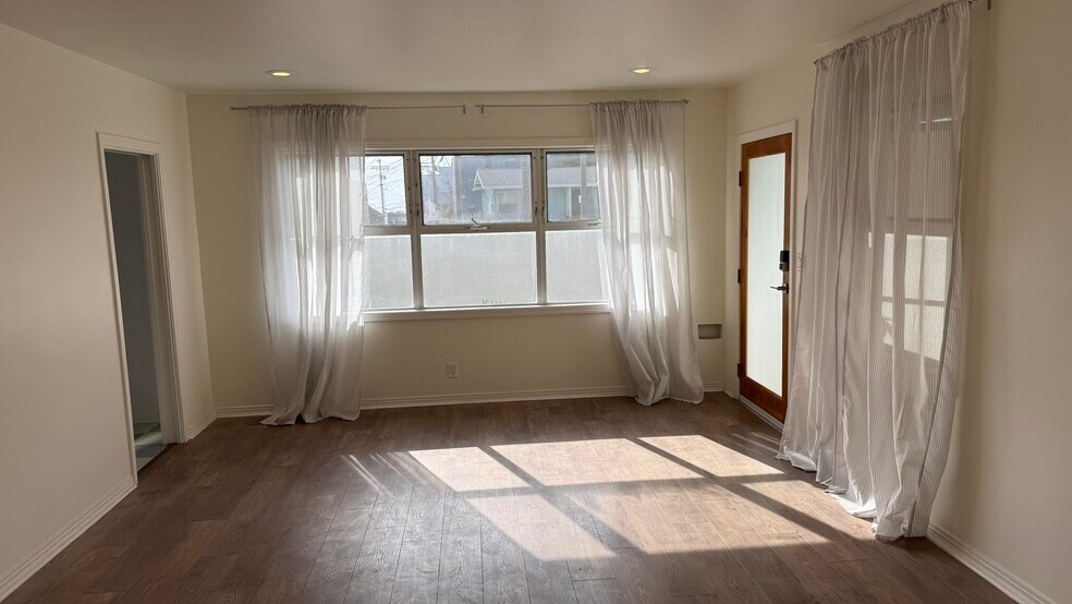 Living Room - 710 Pacific Avenue
