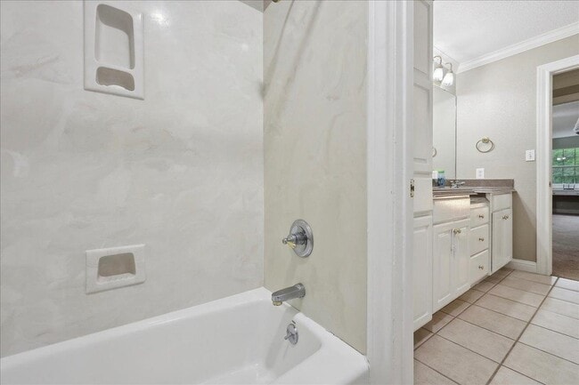 Building Photo - 4 Twin Cir Dr