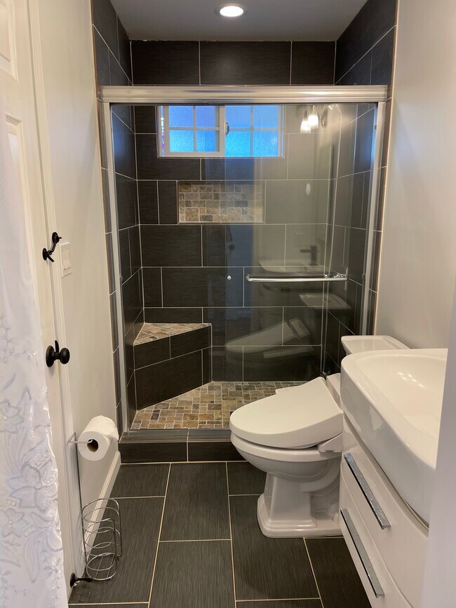 Building Photo - 1047 Malua Dr