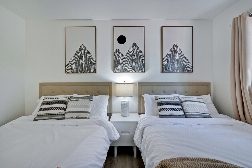 Building Photo - 1281 Flora Ave