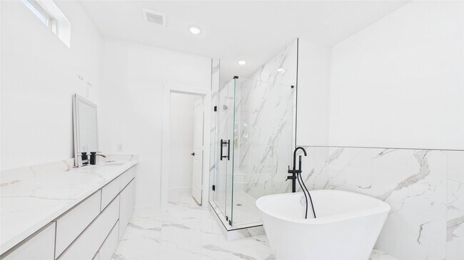 Building Photo - 5318 Terry St