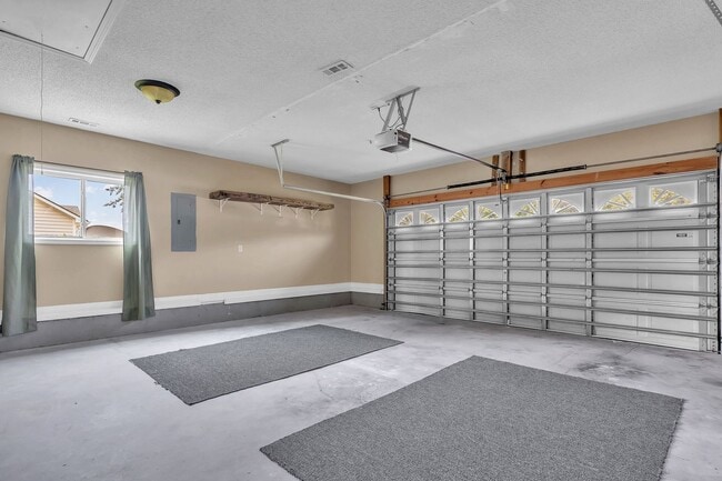 Building Photo - 403 Arabian Ln