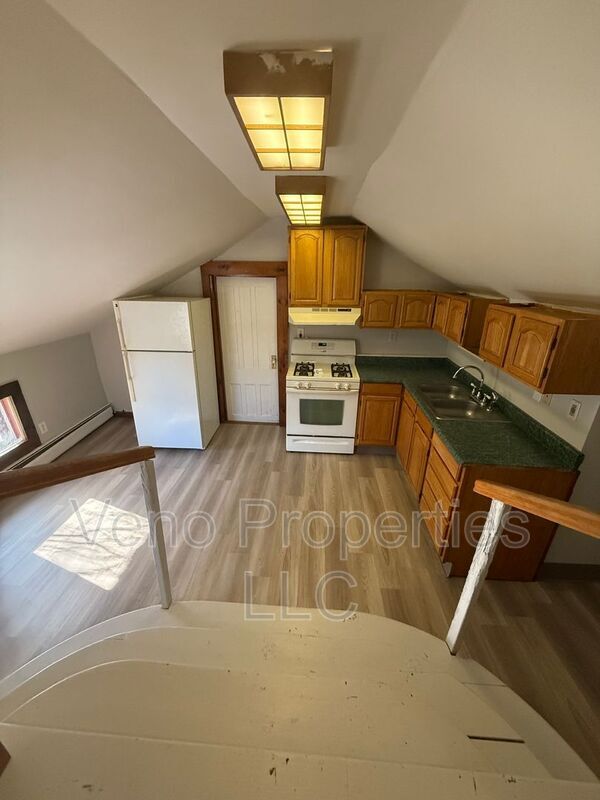 Building Photo - 43 McCrea St