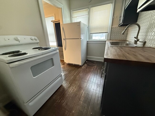 Building Photo - 3241 Kildare Rd