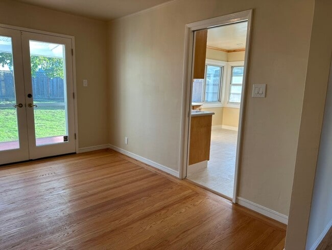 Building Photo - Epic REA - Great Home w/2 BR/1 BA Plus Bonus Loft in Mills Park Neighborhood