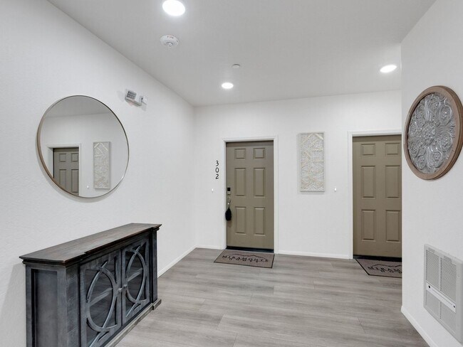 Building Photo - Charming 3BR Condo in Flagstaff